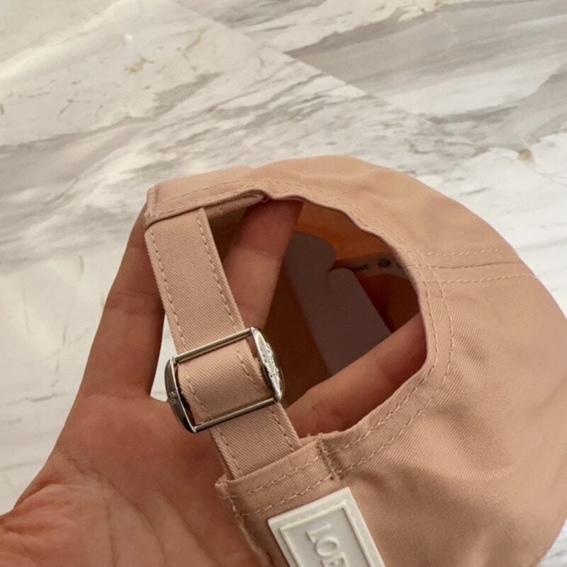 【AT11947】LOEWE（ロエベ） ソフトピンクベースボールキャップ｜上品なファッションアクセサリー | Loewe Madrid