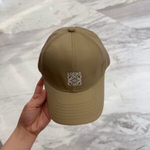 【AT11949】Loeweのクラシックなベースボールキャップ - 高級ファッションと快適さを兼ね備えた優雅なカーキ色調 | Loewe
