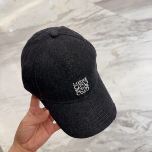 【AT11955】LOEWE（ロエベ）のクラシックなブラックベースボールキャップ | Loewe