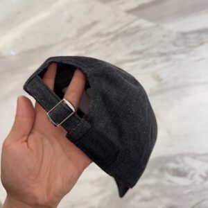 【AT11955】LOEWE（ロエベ）のクラシックなブラックベースボールキャップ | Loewe