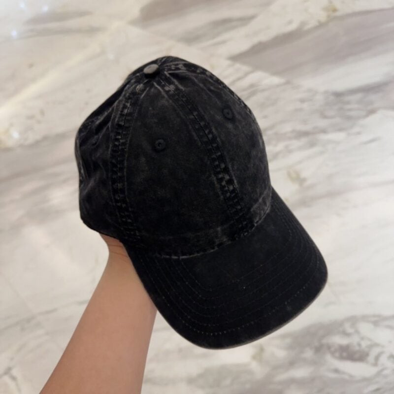 【AT11963】YSLクラシックベースボールキャップ - 高級感溢れる優雅なデザイン | Saint Laurent