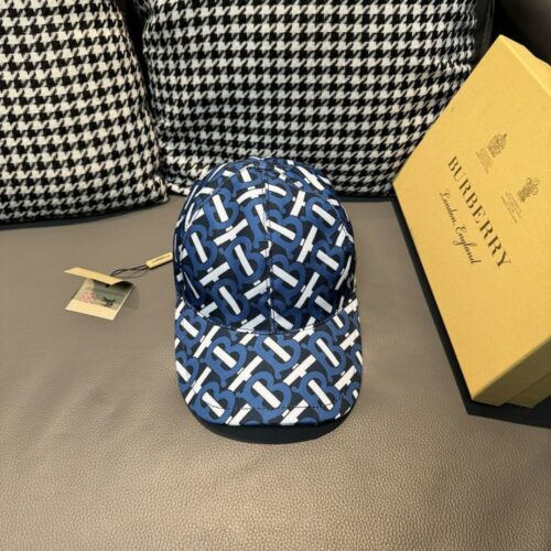 【AT11971】バーバリー Burberry 青と白のジオメトリックなベースボールキャップ、高級感溢れる英国ファッション | Burberry