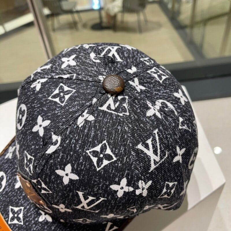 【AT11986】ルイ・ヴィトンのモノグラム柄ベースボールキャップ、シンボルデザインがオシャレさを演出 | LV