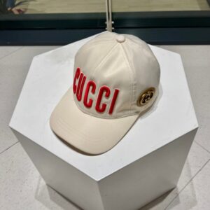 【AT11987】グッチのミルキーホワイト野球帽・赤ロゴ付き、エレガントなスタイルを演出 | Gucci Firenze