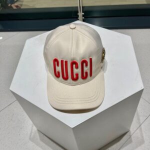 【AT11987】グッチのミルキーホワイト野球帽・赤ロゴ付き、エレガントなスタイルを演出 | Gucci Firenze