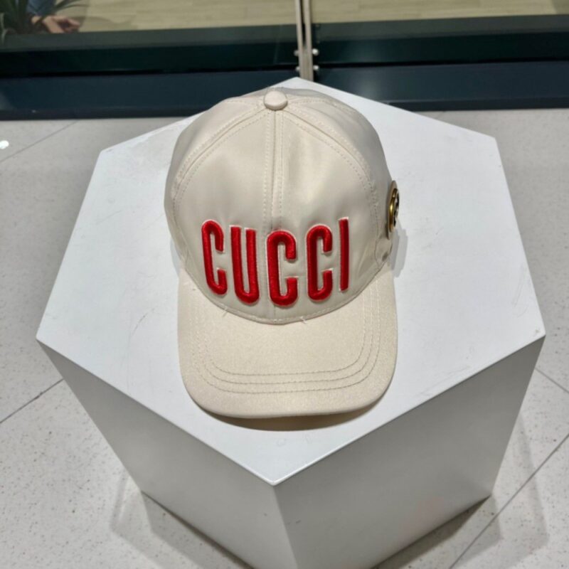 【AT11987】グッチのミルキーホワイト野球帽・赤ロゴ付き、エレガントなスタイルを演出 | Gucci Firenze