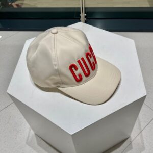 【AT11987】グッチのミルキーホワイト野球帽・赤ロゴ付き、エレガントなスタイルを演出 | Gucci Firenze