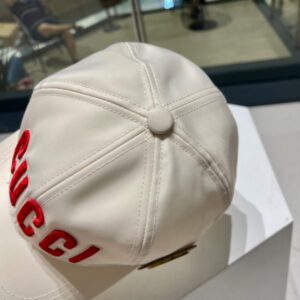 【AT11987】グッチのミルキーホワイト野球帽・赤ロゴ付き、エレガントなスタイルを演出 | Gucci Firenze