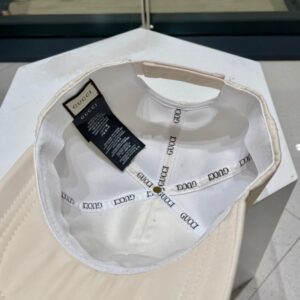 【AT11987】グッチのミルキーホワイト野球帽・赤ロゴ付き、エレガントなスタイルを演出 | Gucci Firenze