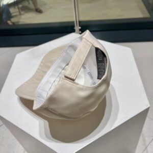 【AT11987】グッチのミルキーホワイト野球帽・赤ロゴ付き、エレガントなスタイルを演出 | Gucci Firenze