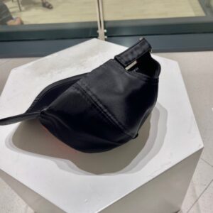 【AT11988】Gucci グッチ レザーロゴ野球帽 黒赤 ファッショントレンド ストリートファッション | Gucci Italy