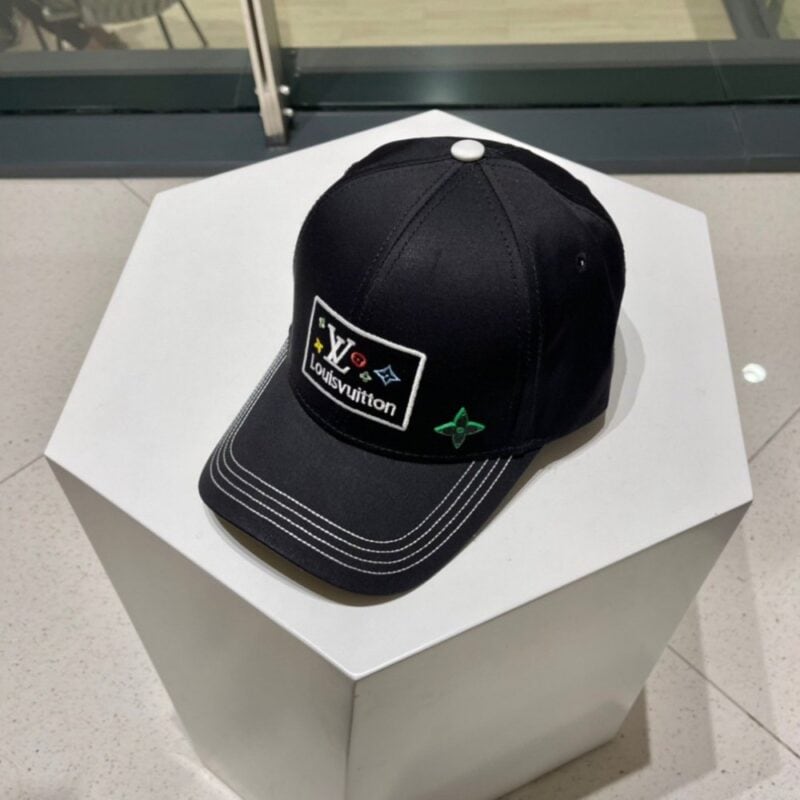 【AT11990】ルイ・ヴィトン ブラックベース 刺繍野球帽 - 高級アクセサリー、ストリートファッション、カジュアルスタイルに最適 | Louis Vuitton Malletier