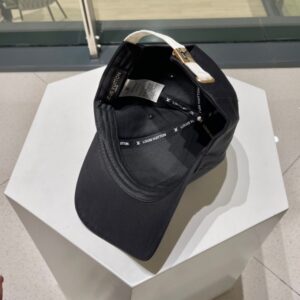 【AT11990】ルイ・ヴィトン ブラックベース 刺繍野球帽 - 高級アクセサリー、ストリートファッション、カジュアルスタイルに最適 | Louis Vuitton Malletier