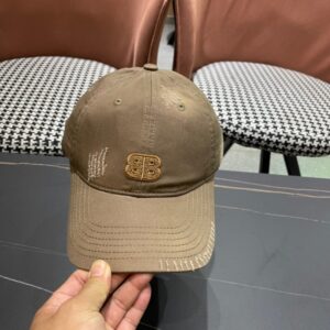 【AT11995】Balenciagaバレンシアガのアプリコット色キャップ | クラシックスタイルと都会のエレガンスを演出 | Balenciaga