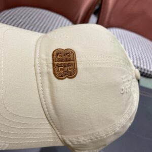 【AT11998】バレンシアガのクラシックなアイボリー野球帽、日常スタイリングに最適 | Balenciaga