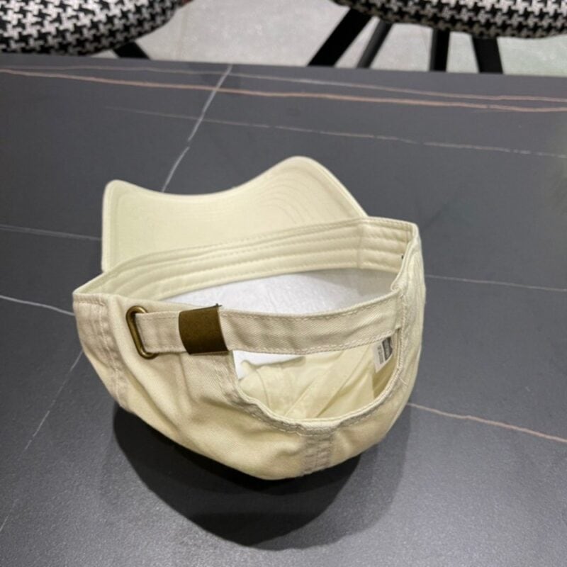 【AT11998】バレンシアガのクラシックなアイボリー野球帽、日常スタイリングに最適 | Balenciaga