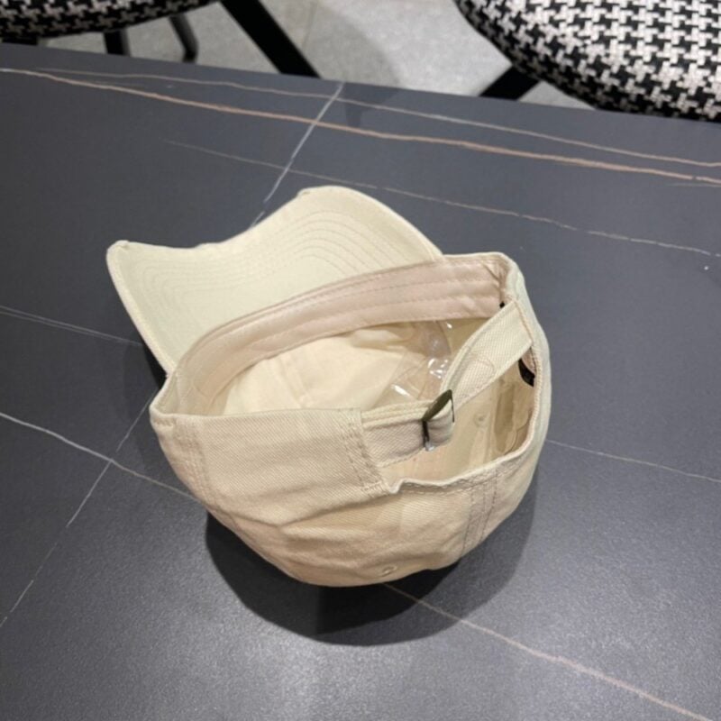 【AT12001】ルイ・ヴィトン LV モノグラムエンブレム ベースボールキャップ、ウォッシュコットン素材、男女兼用、ストリートフォトに最適 | Louis Vuitton Malletier