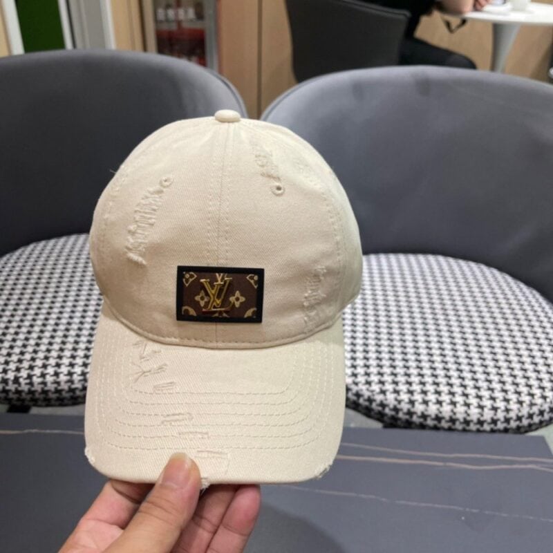 【AT12001】ルイ・ヴィトン LV モノグラムエンブレム ベースボールキャップ、ウォッシュコットン素材、男女兼用、ストリートフォトに最適 | Louis Vuitton Malletier