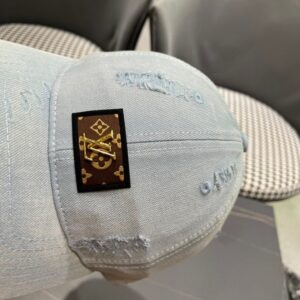 【AT12002】ルイ・ヴィトン2025年春夏コレクションの高級氷河ホワイトベースボールキャップ | Louis Vuitton Paris