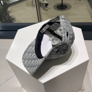 【AT12006】ディオールDiorフラワーリーフキャップ: ファッションとエレガンスの完璧な融合 | Christian Dior