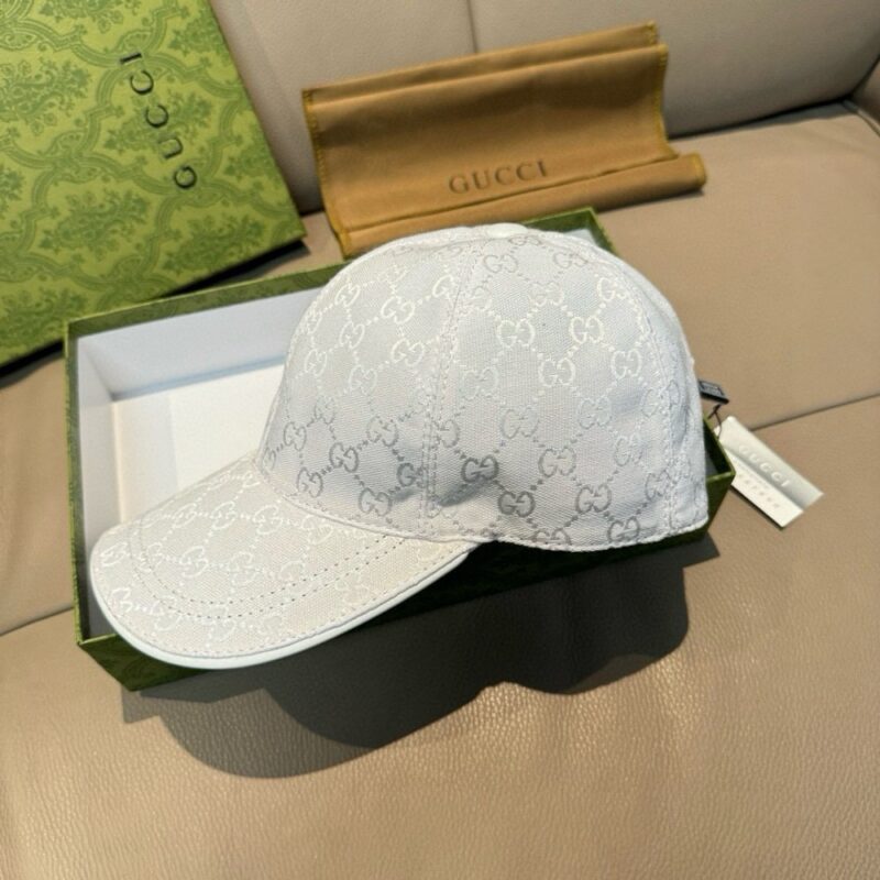 【AT12010】グッチGGモノグラムエンボス レザーベースボールキャップ | Gucci
