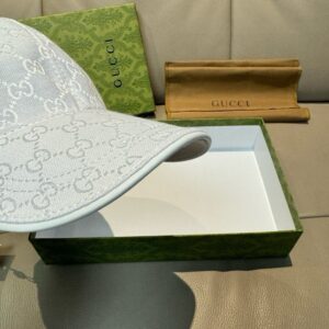 【AT12010】グッチGGモノグラムエンボス レザーベースボールキャップ | Gucci