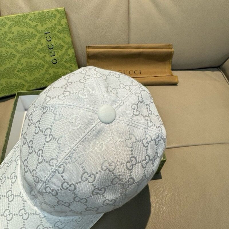 【AT12010】グッチGGモノグラムエンボス レザーベースボールキャップ | Gucci