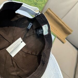 【AT12010】グッチGGモノグラムエンボス レザーベースボールキャップ | Gucci