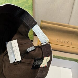 【AT12010】グッチGGモノグラムエンボス レザーベースボールキャップ | Gucci