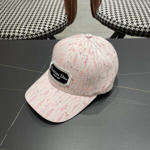 【AT12017】ディオール (Dior) のピンクロゴ入り野球帽、優雅なファッションアクセント | Dior Paris