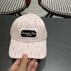 【AT12017】ディオール (Dior) のピンクロゴ入り野球帽、優雅なファッションアクセント | Dior Paris