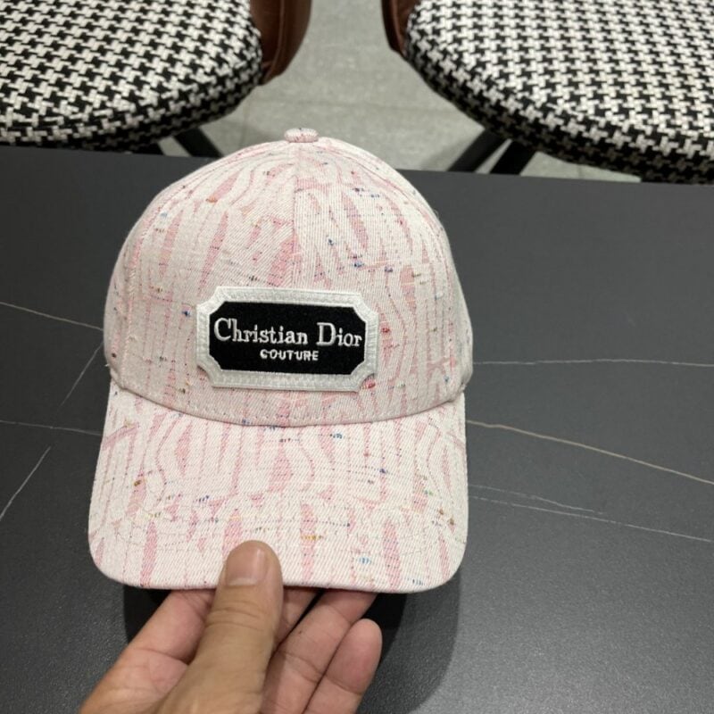 【AT12017】ディオール (Dior) のピンクロゴ入り野球帽、優雅なファッションアクセント | Dior Paris