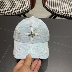 【AT12020】Chrome Hearts/クロムハーツ ライトブルー メタルバッジ キャップ 男女兼用 | Chrome Hearts