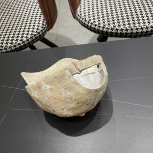 【AT12024】ルイヴィトンの贅沢なLVベースボールキャップ、高級感漂うアクセサリー | Louis Vuitton Malletier