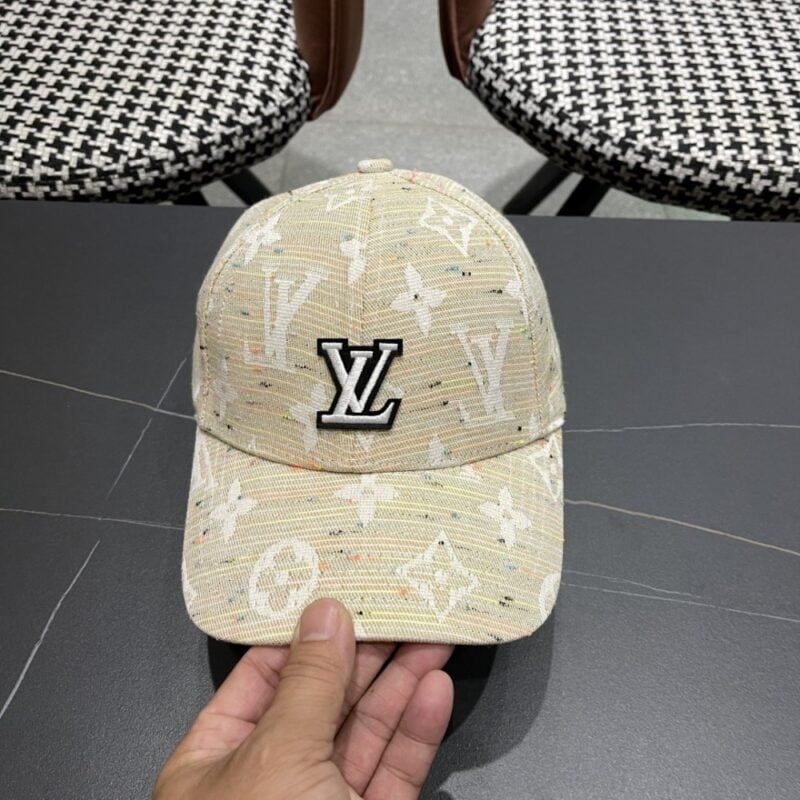 【AT12024】ルイヴィトンの贅沢なLVベースボールキャップ、高級感漂うアクセサリー | Louis Vuitton Malletier