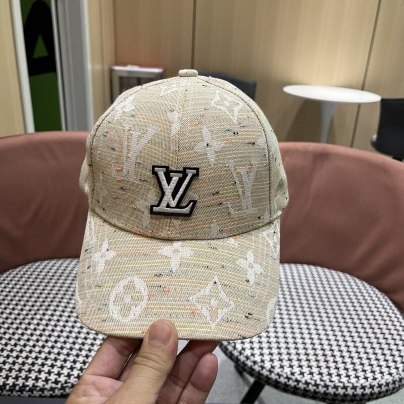 【AT12024】ルイヴィトンの贅沢なLVベースボールキャップ、高級感漂うアクセサリー | Louis Vuitton Malletier