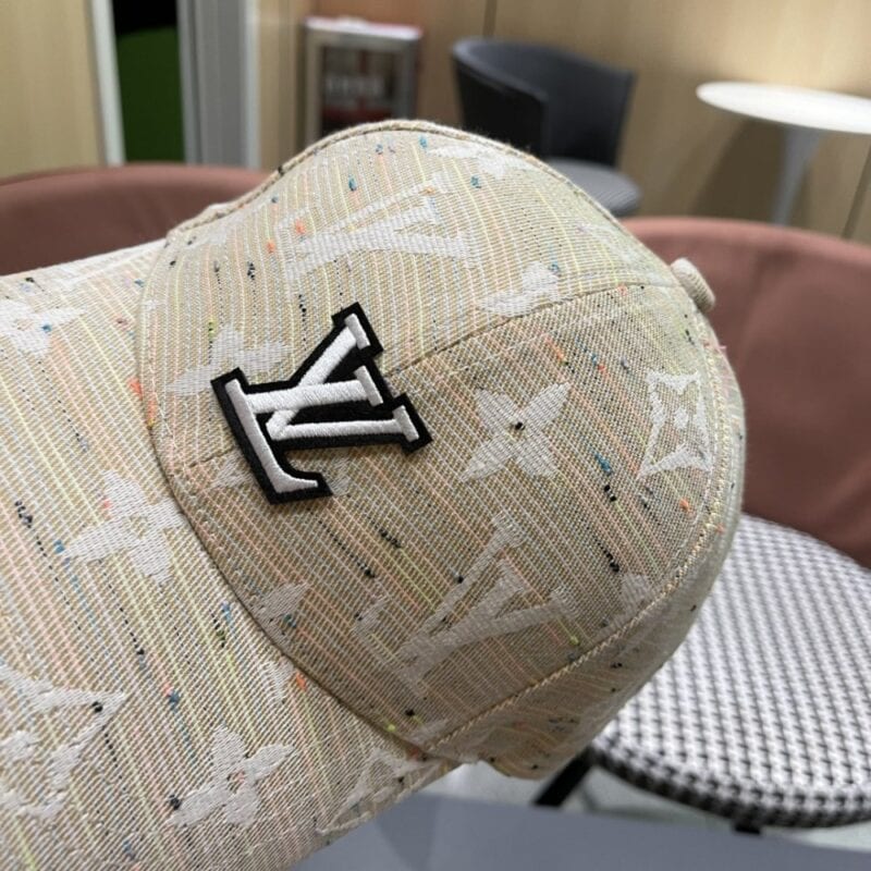 【AT12024】ルイヴィトンの贅沢なLVベースボールキャップ、高級感漂うアクセサリー | Louis Vuitton Malletier