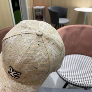 【AT12024】ルイヴィトンの贅沢なLVベースボールキャップ、高級感漂うアクセサリー | Louis Vuitton Malletier