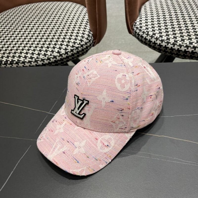 【AT12025】ルイ・ヴィトン（Louis Vuitton）2025年限定ピンクベースボールキャップ | Louis Vuitton Malletier