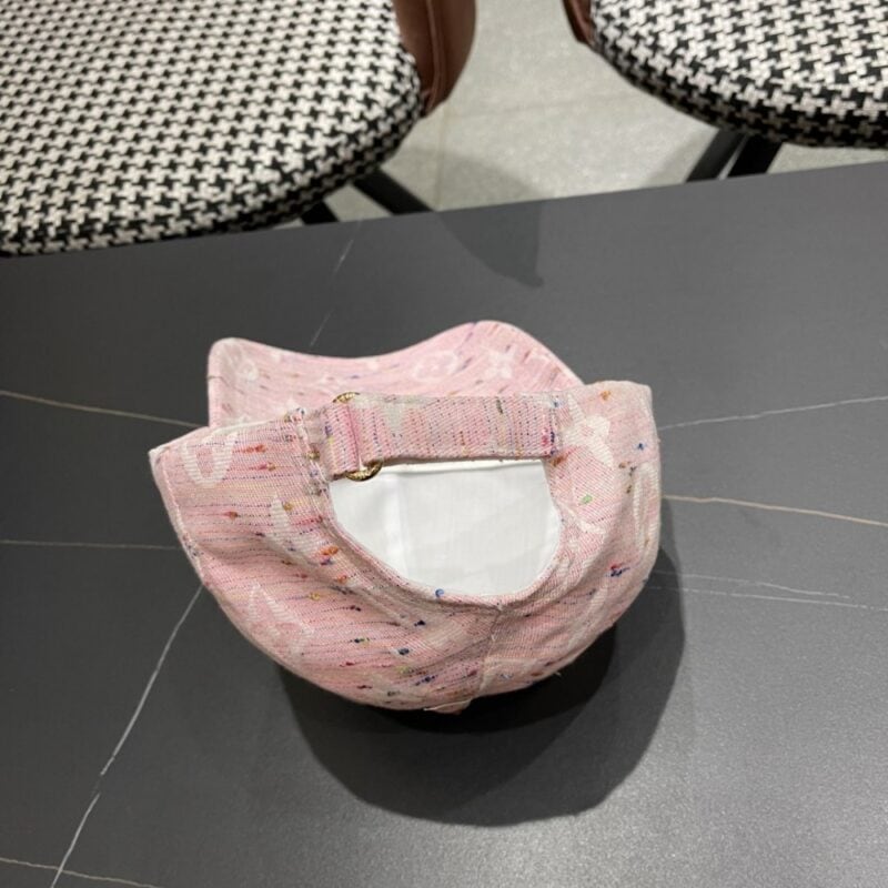 【AT12025】ルイ・ヴィトン（Louis Vuitton）2025年限定ピンクベースボールキャップ | Louis Vuitton Malletier
