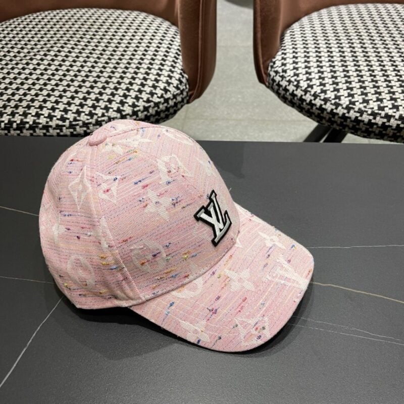 【AT12025】ルイ・ヴィトン（Louis Vuitton）2025年限定ピンクベースボールキャップ | Louis Vuitton Malletier