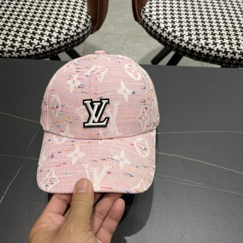 【AT12025】ルイ・ヴィトン（Louis Vuitton）2025年限定ピンクベースボールキャップ | Louis Vuitton Malletier