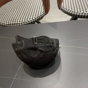 【AT12026】グッチの高級ボールキャップ | ブラック＆ゴールドのストリートファッションアクセント | Gucci Italy
