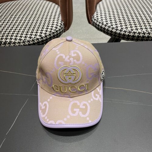 【AT12028】グッチ(Gucci)のベースボールキャップ - 柔らかなアプリコット色とラベンダーが豪華なデザイン | Gucci Firenze