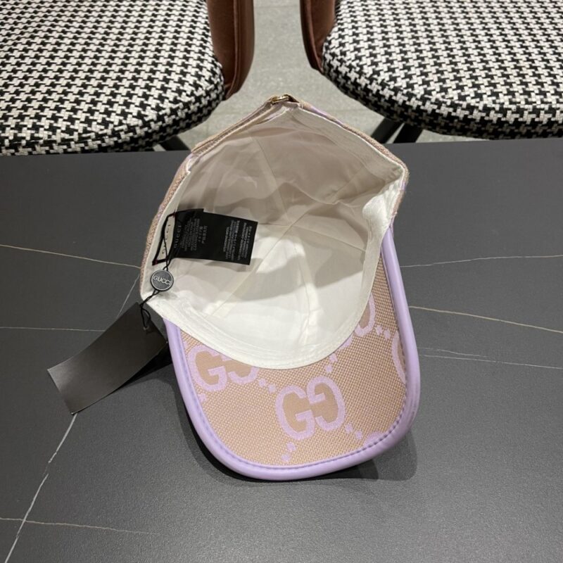 【AT12028】グッチ(Gucci)のベースボールキャップ - 柔らかなアプリコット色とラベンダーが豪華なデザイン | Gucci Firenze