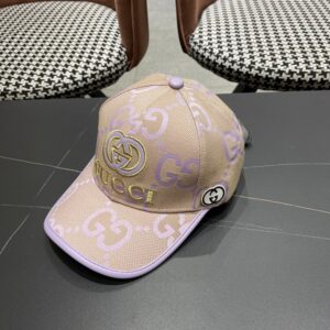 【AT12028】グッチ(Gucci)のベースボールキャップ - 柔らかなアプリコット色とラベンダーが豪華なデザイン | Gucci Firenze