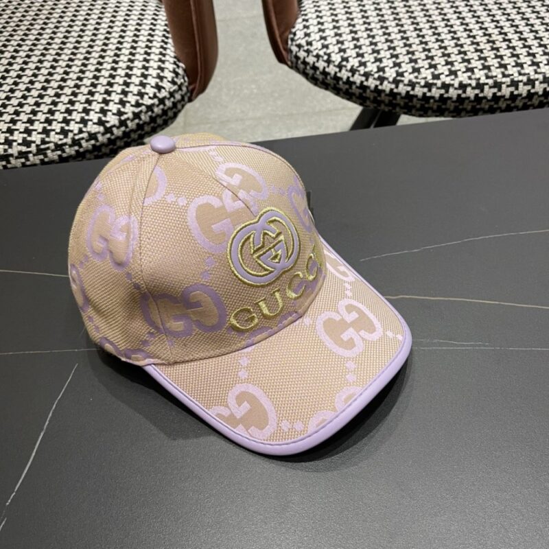 【AT12028】グッチ(Gucci)のベースボールキャップ - 柔らかなアプリコット色とラベンダーが豪華なデザイン | Gucci Firenze
