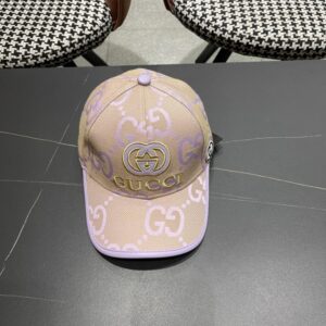 【AT12028】グッチ(Gucci)のベースボールキャップ - 柔らかなアプリコット色とラベンダーが豪華なデザイン | Gucci Firenze