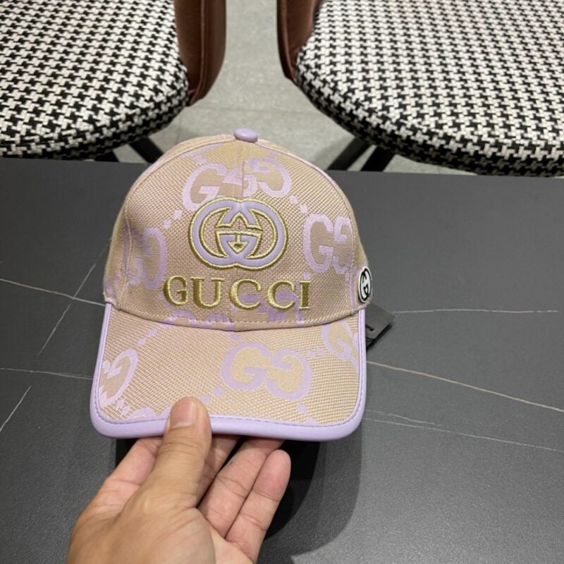【AT12028】グッチ(Gucci)のベースボールキャップ - 柔らかなアプリコット色とラベンダーが豪華なデザイン | Gucci Firenze