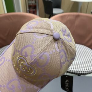 【AT12028】グッチ(Gucci)のベースボールキャップ - 柔らかなアプリコット色とラベンダーが豪華なデザイン | Gucci Firenze